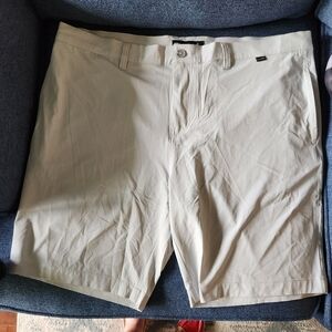 Travis Mathew size 42 Light gray golf shorts NWT lightweight 10 inch inseam